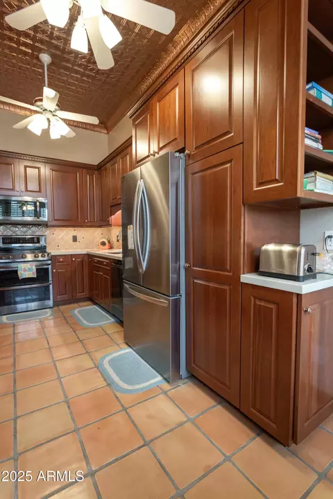 Kitchen - 4318 N 29th Way, Phoenix, AZ 85016 photo 4 of 10