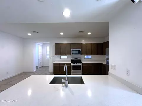 Kitchen - 3839 S 63rd Dr, Phoenix, AZ 85043 photo 6 of 7