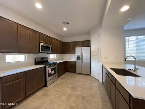 Kitchen - 3839 S 63rd Dr, Phoenix, AZ 85043 photo 3 of 7