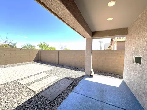 Exterior - 3839 S 63rd Dr, Phoenix, AZ 85043 photo 5 of 8