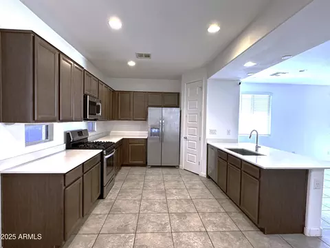 Kitchen - 3839 S 63rd Dr, Phoenix, AZ 85043 photo 1 of 7