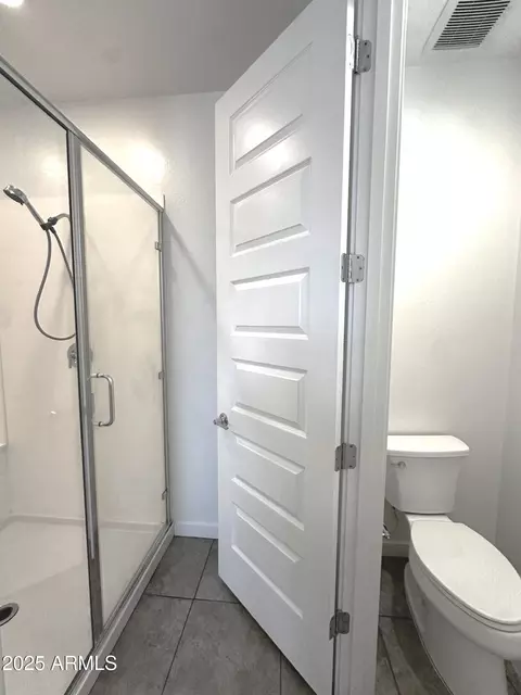 Bath - 3839 S 63rd Dr, Phoenix, AZ 85043 photo 2 of 3