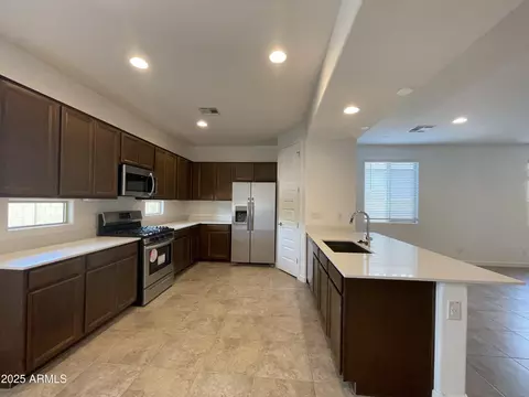 Kitchen - 3839 S 63rd Dr, Phoenix, AZ 85043 photo 4 of 7