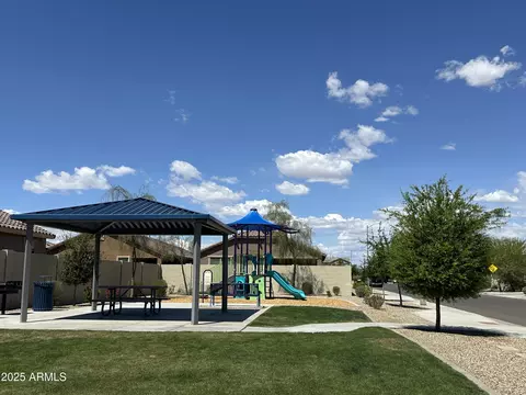 Exterior - 3839 S 63rd Dr, Phoenix, AZ 85043 photo 4 of 8