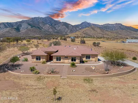 9000 S Mule Pl, Hereford, AZ 85615