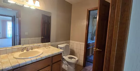 Bath - 4242 W Sandra Ter, Phoenix, AZ 85053 photo 4 of 4