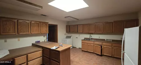 Kitchen - 4242 W Sandra Ter, Phoenix, AZ 85053 photo 4 of 4