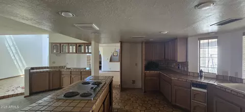 Kitchen - 4242 W Sandra Ter, Phoenix, AZ 85053 photo 3 of 4