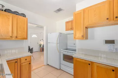 Kitchen - 3832 N 9th St, Phoenix, AZ 85014 photo 2 of 3