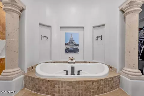 Bath - 3675 N 59th Pl, Phoenix, AZ 85018 photo 1 of 8