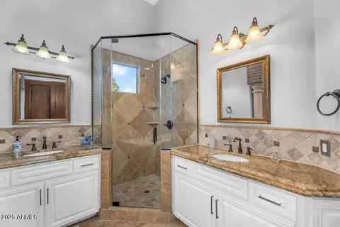 Bath - 3675 N 59th Pl, Phoenix, AZ 85018 photo 5 of 8