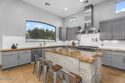 Kitchen - 3675 N 59th Pl, Phoenix, AZ 85018 photo 2 of 5