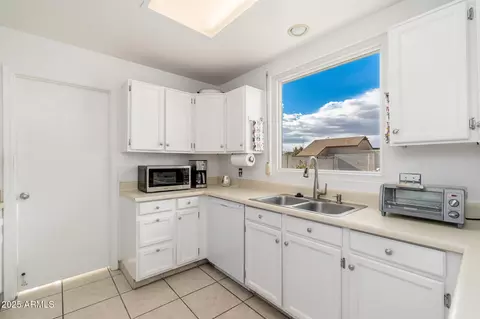 1314 E Wickieup Ln, Phoenix, AZ 85024 photo 13