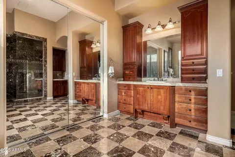Bath - 1607 W Pearce Rd, Phoenix, AZ 85041 photo 4 of 7