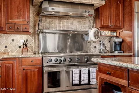 Kitchen - 1607 W Pearce Rd, Phoenix, AZ 85041 photo 4 of 7