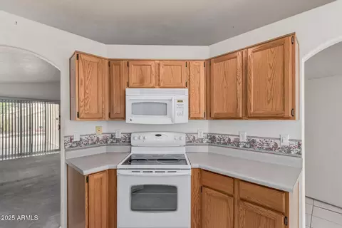 Kitchen - 3349 E Lavey Ln, Phoenix, AZ 85032 photo 2 of 3