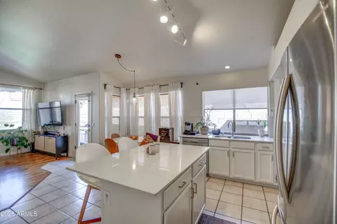 4350 E Abraham Ln, Phoenix, AZ 85050 photo 8