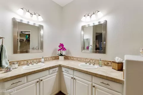 Bath - 4550 E Donato Dr, Gilbert, AZ 85298 photo 2 of 5
