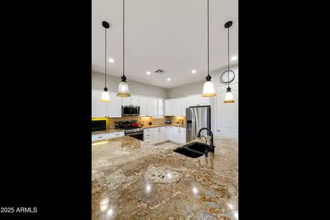 Kitchen - 4550 E Donato Dr, Gilbert, AZ 85298 photo 3 of 7