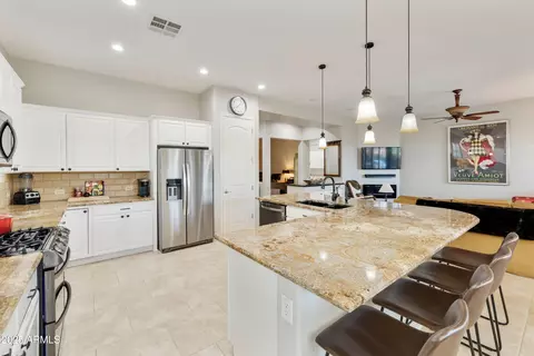 Kitchen - 4550 E Donato Dr, Gilbert, AZ 85298 photo 2 of 7