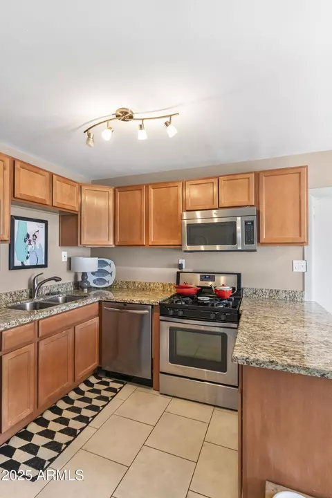 Kitchen - 4418 E Montecito Ave, Phoenix, AZ 85018 photo 3 of 3