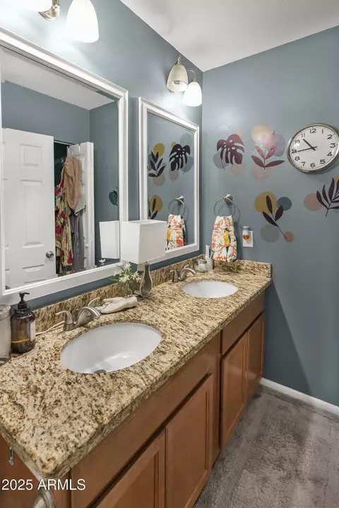 Bath - 4418 E Montecito Ave, Phoenix, AZ 85018 photo 2 of 3