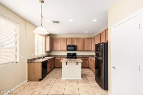 6334 S 37th Ln, Phoenix, AZ 85041 photo 12