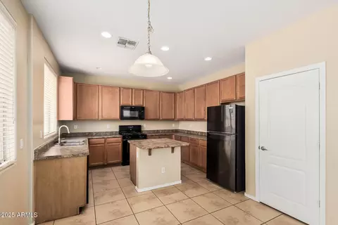 6334 S 37th Ln, Phoenix, AZ 85041 photo 14