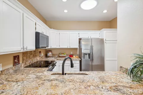 4353 E Desert Wind Dr, Phoenix, AZ 85044 photo 8