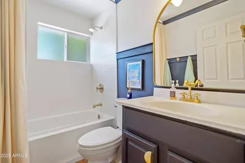 Bath - 4314 E Montecito Ave, Phoenix, AZ 85018 photo 1 of 1