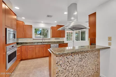 315 E Marlette Ave, Phoenix, AZ 85012 photo 9
