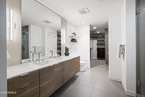 Bath - 2300 E Campbell Ave #106, Phoenix, AZ 85016 photo 2 of 3