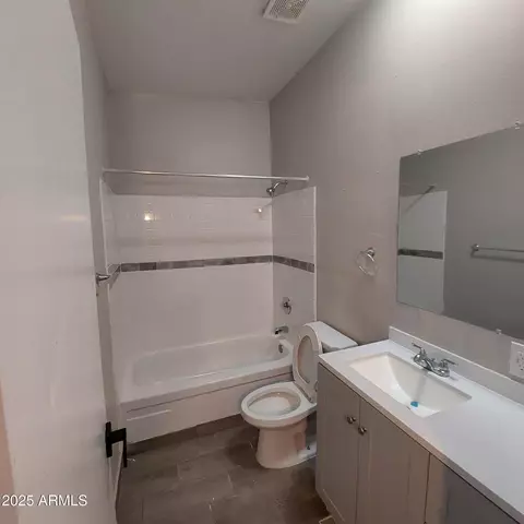 Bath - 2202 W Heatherbrae Dr, Phoenix, AZ 85015 photo 1 of 3
