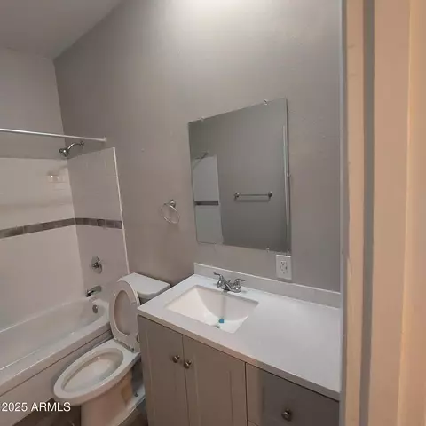 Bath - 2202 W Heatherbrae Dr, Phoenix, AZ 85015 photo 3 of 3