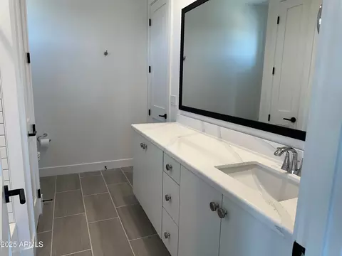 Bath - 2725 E Derringer Ct, Gilbert, AZ 85297 photo 6 of 8