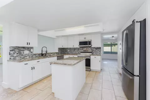 Kitchen - 1868 E La Donna Dr, Tempe, AZ 85283 photo 2 of 4