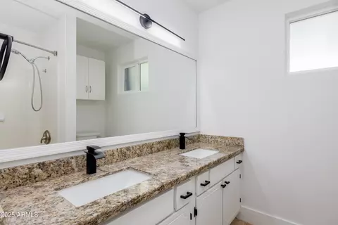 Bath - 1868 E La Donna Dr, Tempe, AZ 85283 photo 3 of 3