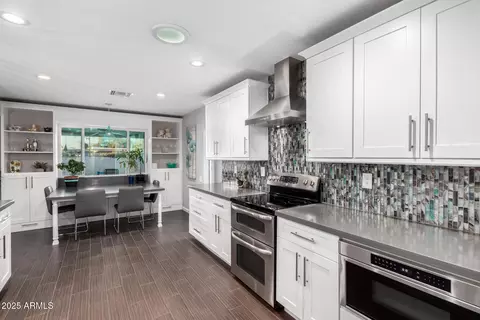 Kitchen - 3532 E North Ln, Phoenix, AZ 85028 photo 5 of 6