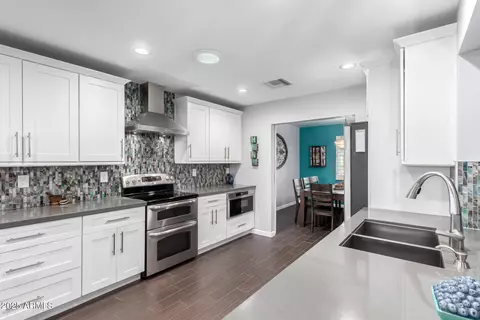 Kitchen - 3532 E North Ln, Phoenix, AZ 85028 photo 6 of 6