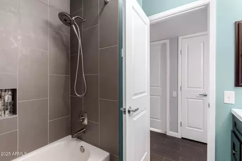 Bath - 3532 E North Ln, Phoenix, AZ 85028 photo 6 of 6