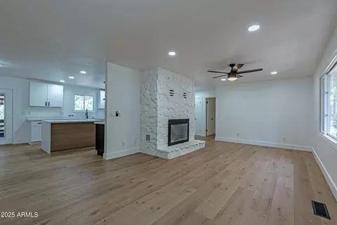 Living - 715 E Skyway Ct, Payson, AZ 85541 photo 3 of 4