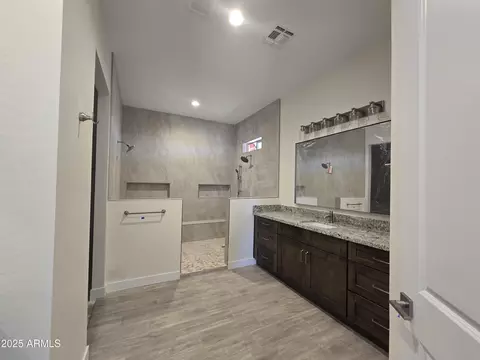 Bath - 34889 N 3rd St, Phoenix, AZ 85086 photo 2 of 8