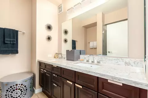 Bath - 4808 N 24th St #527, Phoenix, AZ 85016 photo 1 of 2