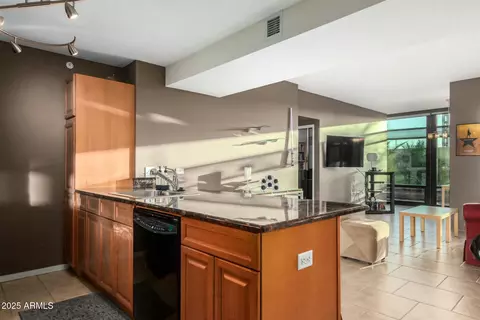 Kitchen - 4808 N 24th St #527, Phoenix, AZ 85016 photo 2 of 3