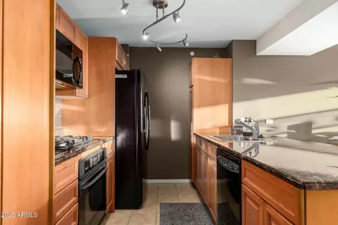Kitchen - 4808 N 24th St #527, Phoenix, AZ 85016 photo 3 of 3