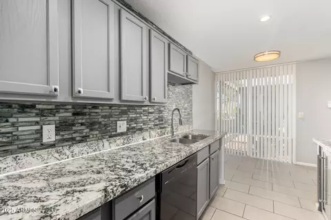 Kitchen - 4646 N 11th Ave #125, Phoenix, AZ 85013 photo 3 of 3