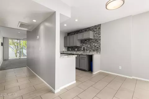 Entry Way - 4646 N 11th Ave #125, Phoenix, AZ 85013 photo 1 of 2