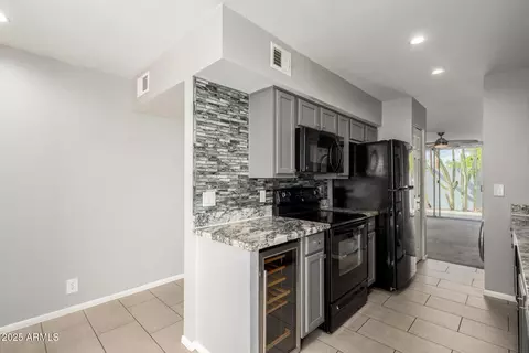 Kitchen - 4646 N 11th Ave #125, Phoenix, AZ 85013 photo 1 of 3