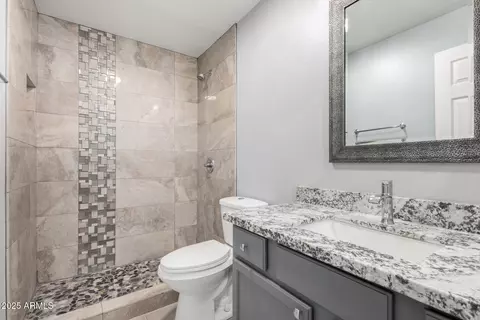 Bath - 4646 N 11th Ave #125, Phoenix, AZ 85013 photo 2 of 2