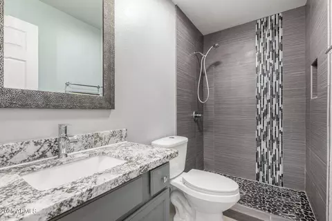 Bath - 4646 N 11th Ave #125, Phoenix, AZ 85013 photo 1 of 2